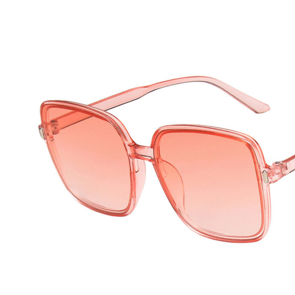 Rosa Sonnenbrille mit klarer Kunststofffassung und weichem Verlauf