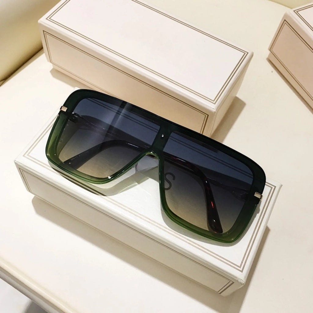 Dunkelgrüne Visier-Sonnenbrille mit neutralem Farbverlauf in rechteckiger Fläche