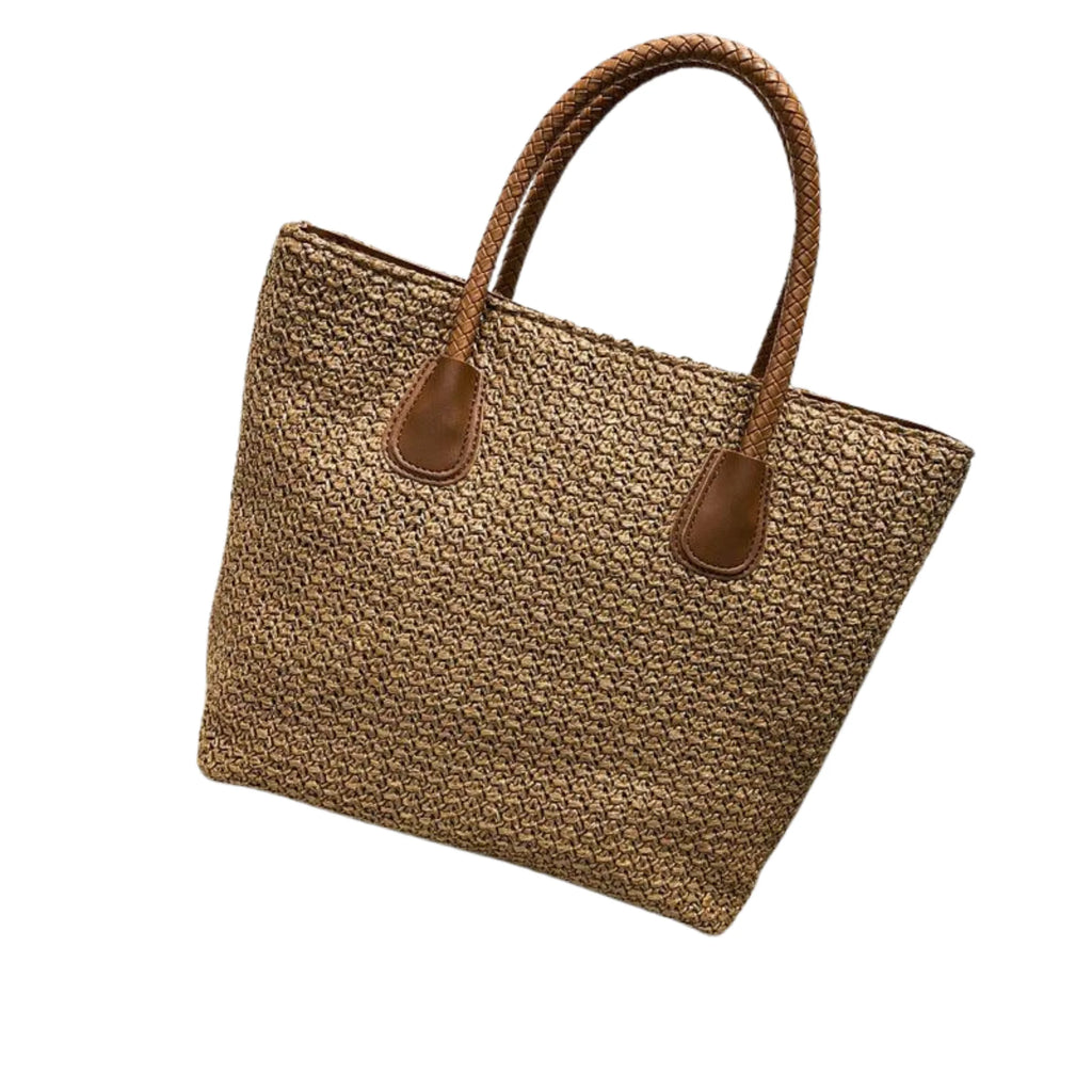 Apricotfarbene Strohtasche mit geflochtenen Henkeln aus Lederoptik – minimalistisch und zurückhaltend