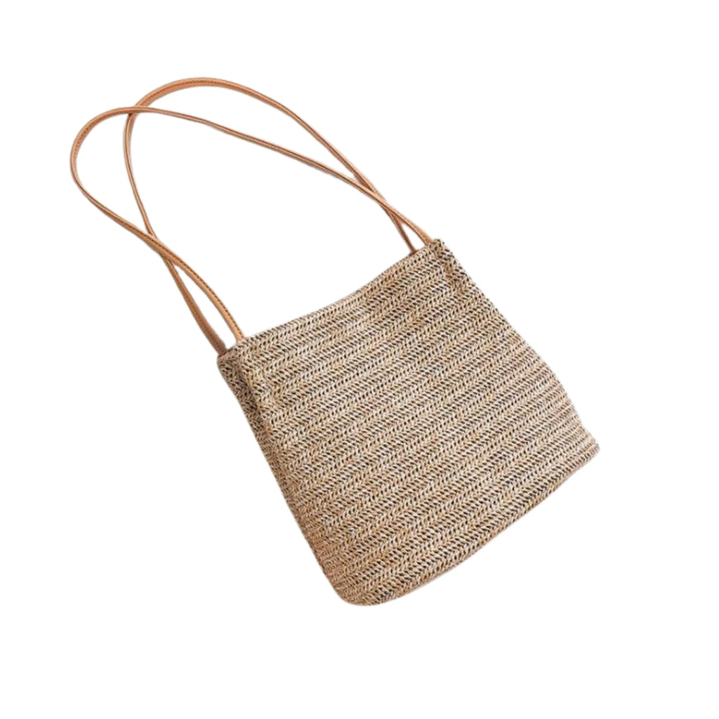 Handgewebte Naturtasche in Warm Taupe mit dezenter Tragform – kompakt und ruhig