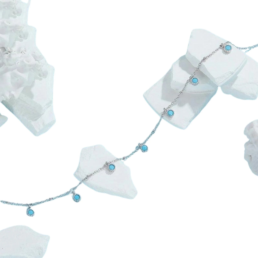 Sommerlich arrangierte Türkiskette aus 925 Silber – mit zarten Farbakzenten für feminine Looks