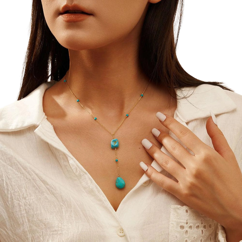 Getragene Türkiskette mit Tropfenanhänger – echter Türkis, 925 Silberfassung, ruhig und modern