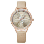 Runde Uhr in Roségold mit beige-grauem Lederband und floralem Ziffernblatt