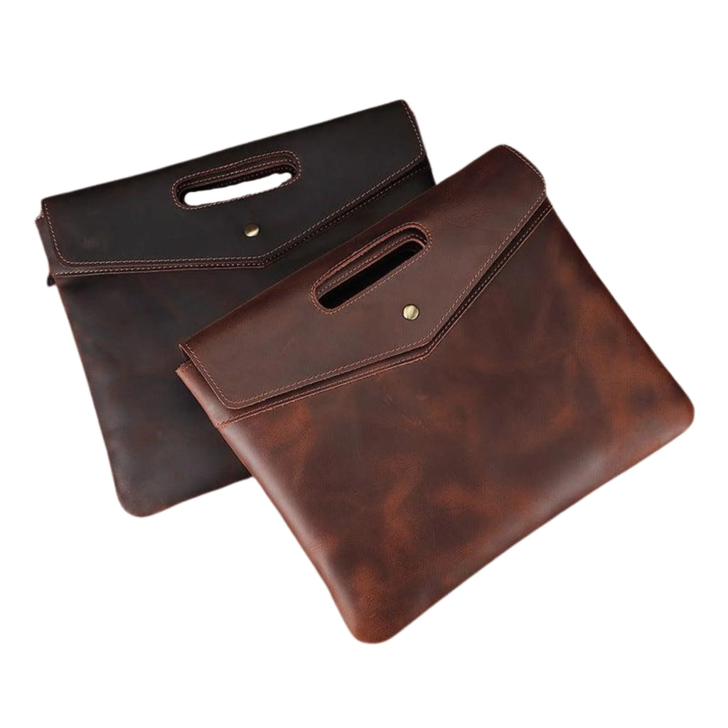 Zwei Umschlag-Aktentaschen aus Echtleder in rust brown und dark walnut mit integriertem Griff