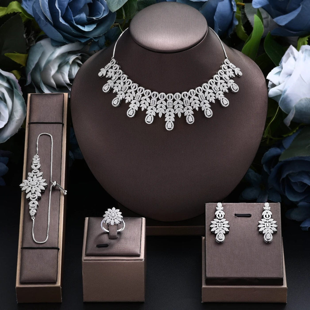 Vierteiliges Zirkonia - Schmuckset – Eleganz für Damen - Bodison