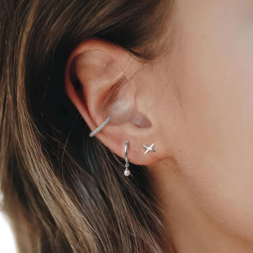 Zirkonia Ear Cuff 925 Silber – getragen am Ohr, Vollbesatz ohne Piercing